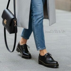 Dr. Martens Leona Lo Platform Oxford Shoes Black Leather Lug Sole Size 11 NWB